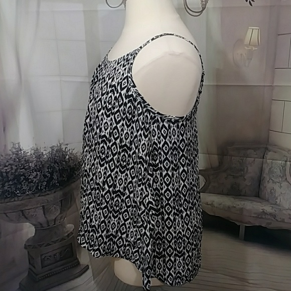 Torrid Black and White Blouse NWOT - Picture 3 of 6